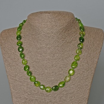 Collana di cristallo verde tonalizzato al diopsido cromato, sfaccettata, diametro 10×12 mm ±, lunghezza 49 cm ±