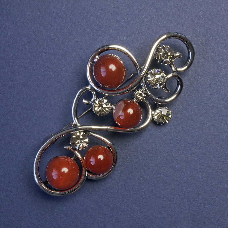 Spilla con corniola e strass grigi colore metallo "argento" 75x37 mm+