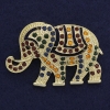 Spilla-pendente a forma di elefante con strass assortiti, colore dorato, 60×40 mm