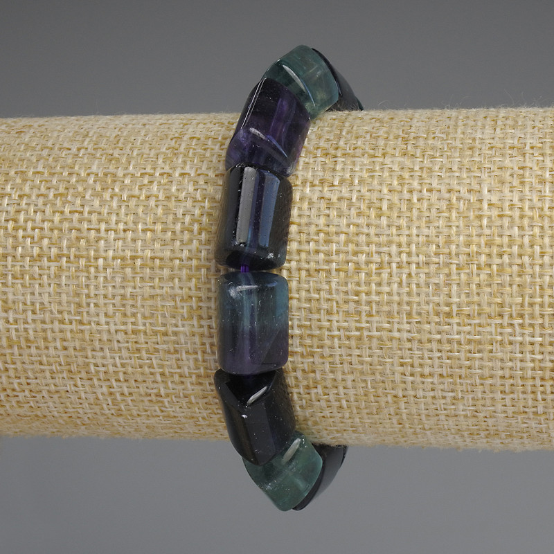 Bracciale fluorite con perle triangolari, diametro 14×10×10×10 mm, lunghezza 18 mm, elastico