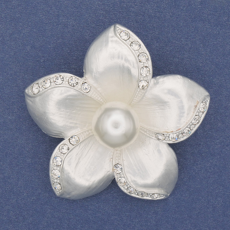 Spilla-ciondolo «Fiore» con perla bianca
