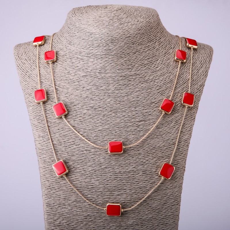 Collana con catene lunghe, quadrato rosso, lunghezza 66-70 cm