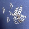 Pendente Lettera P 17x7 mm, confezione da 20 g (± 30 pezzi)