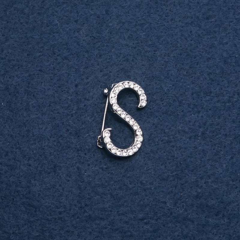 Spilla iniziale «S» 28×17 mm colore metallo «argento»