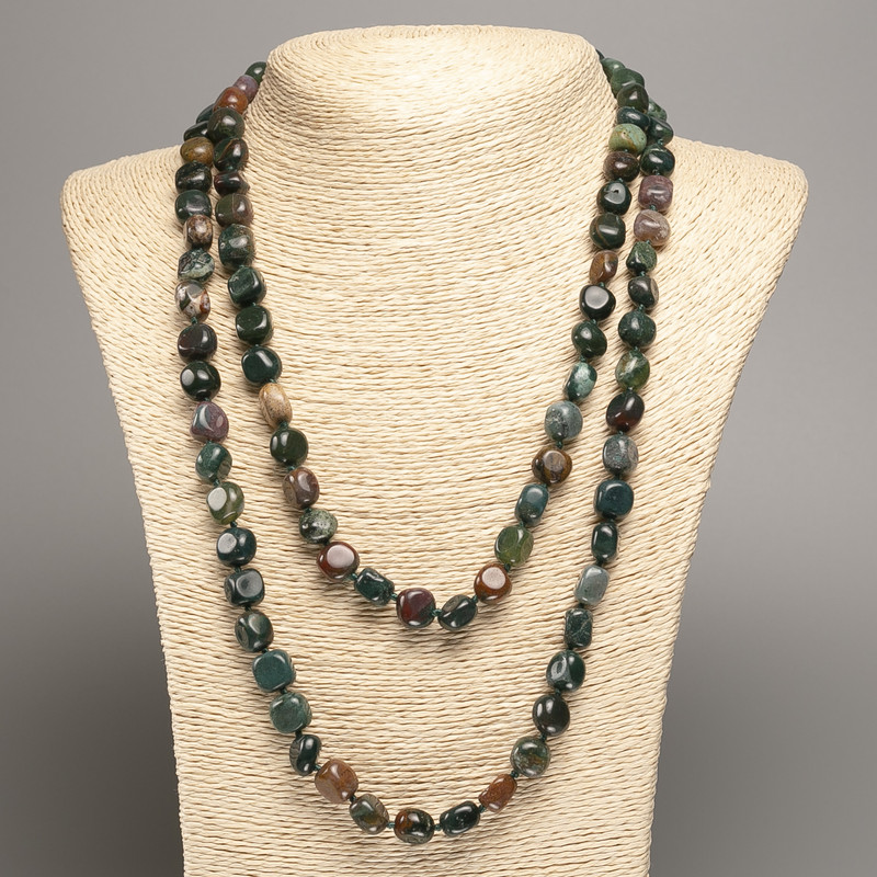 Collana lunga in diaspro verde levigato, diametro 5×8-10 mm ±, lunghezza 110 cm ±