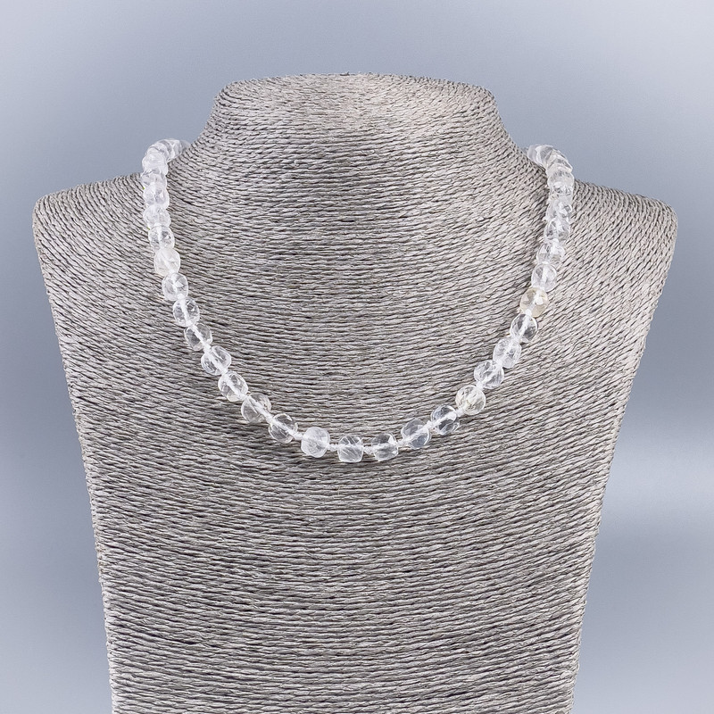Collana di cristallo di rocca con cubi tagliati